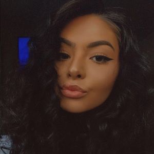 Meet your Posher, Selena